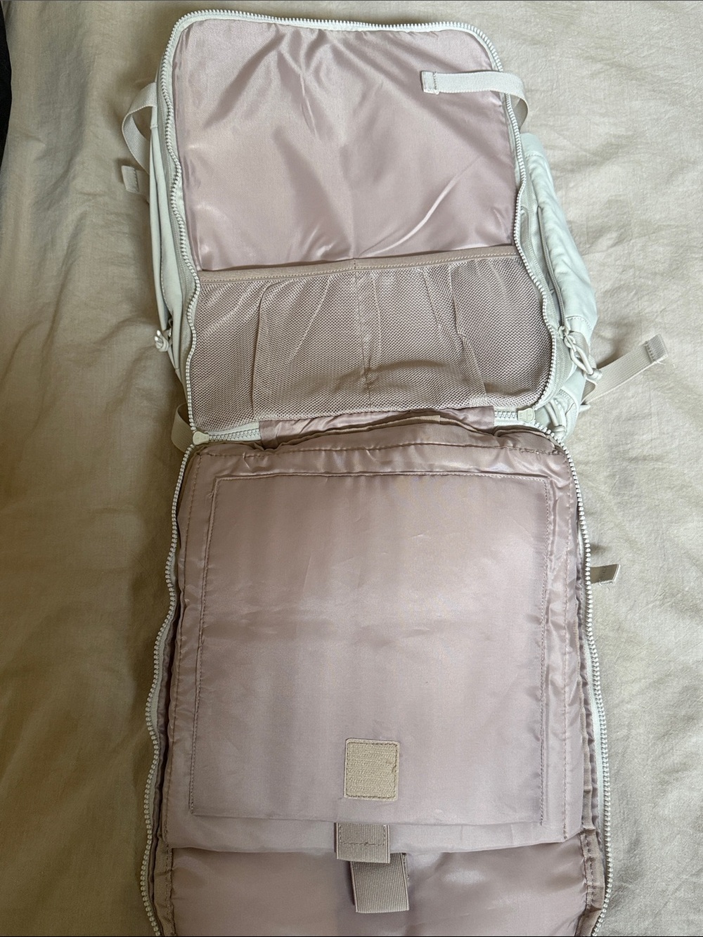 Bagsmart travel backpack - Picture 3 of 4